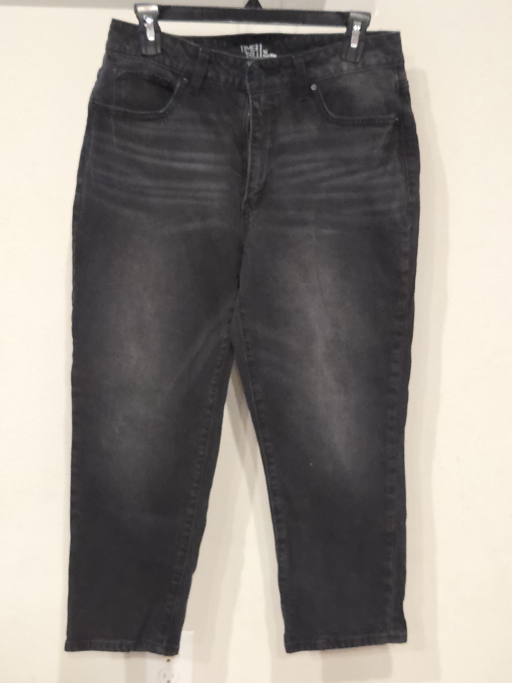 Time and Tru Women’s Slim Straight Black Washed Jeans